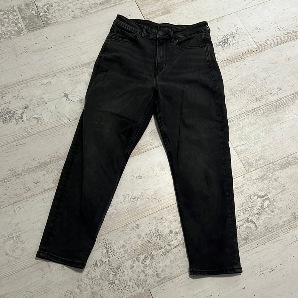 American Eagle Women’s Mom Jeans Size 4